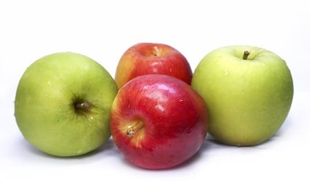 2 green apples and 2 red apples